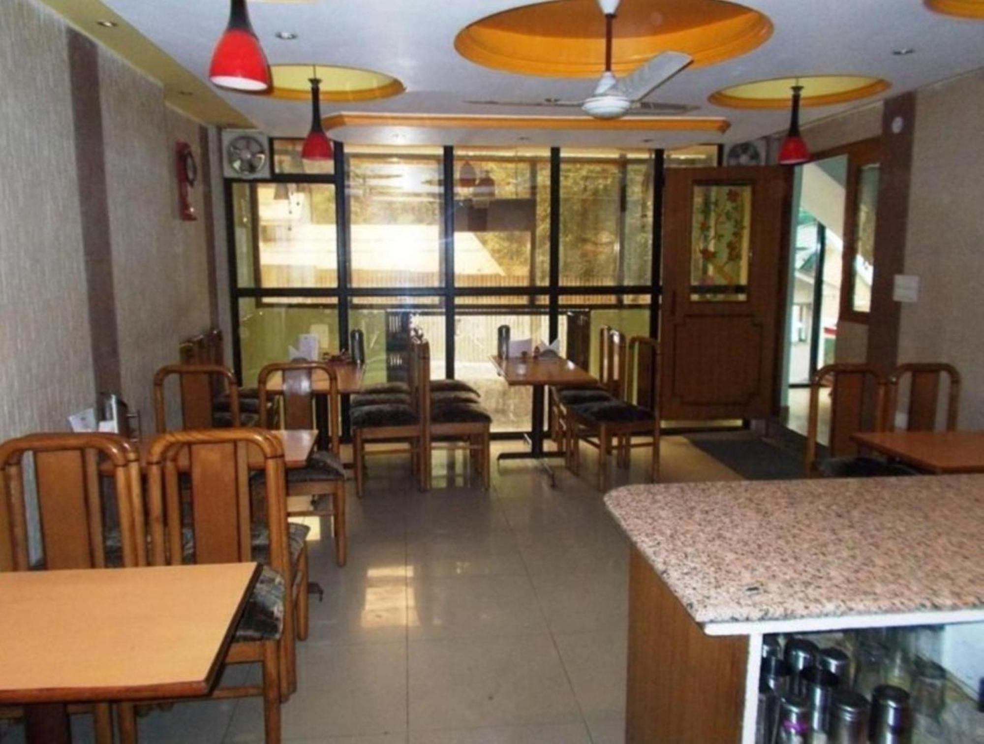 Moon Hotel Mallital, Near Nainital High Court Ngoại thất bức ảnh