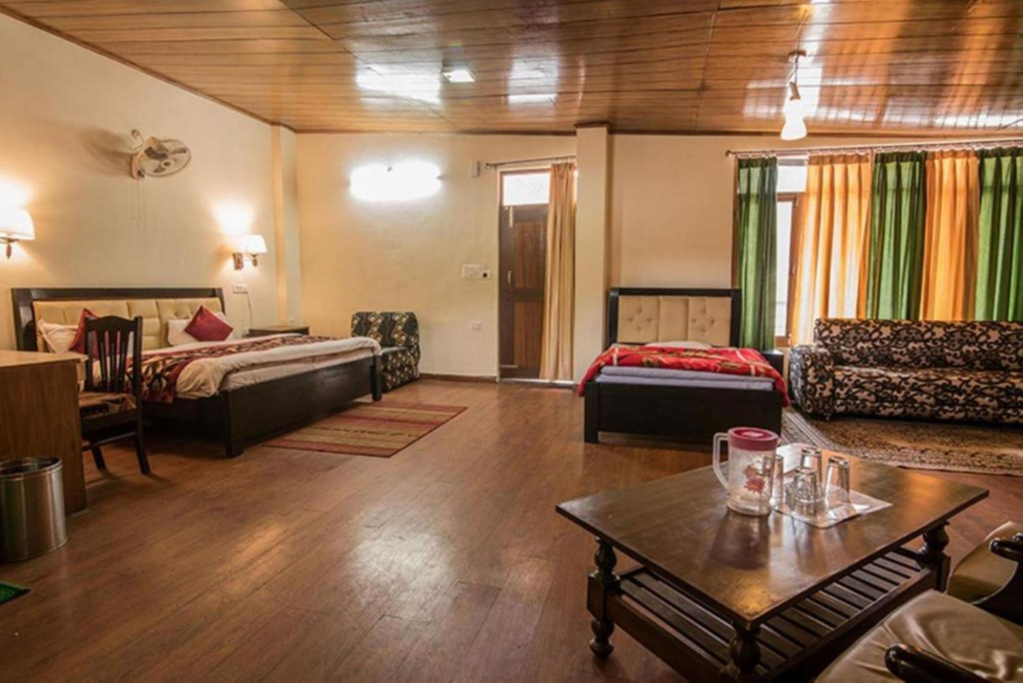 Moon Hotel Mallital, Near Nainital High Court Ngoại thất bức ảnh