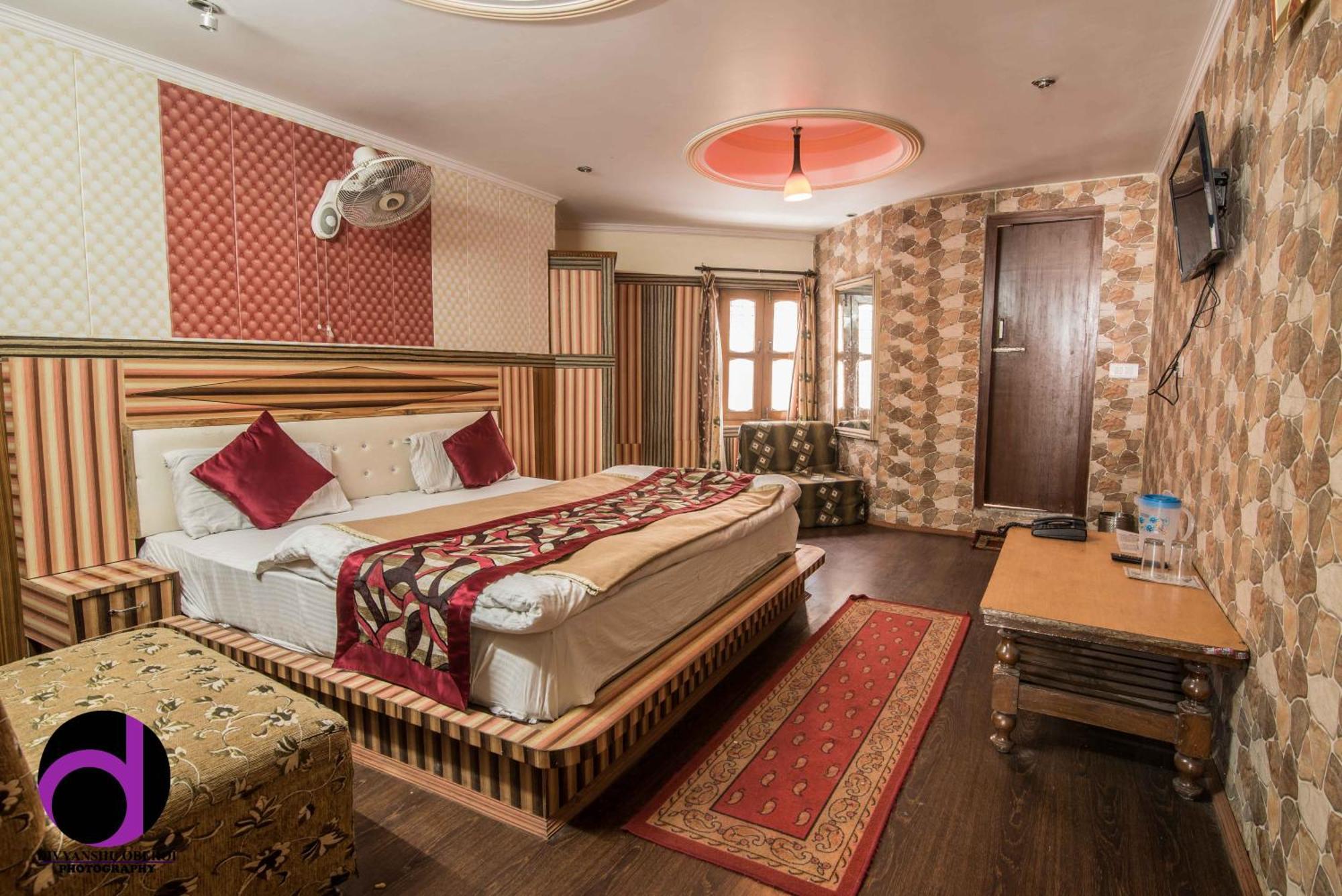 Moon Hotel Mallital, Near Nainital High Court Ngoại thất bức ảnh