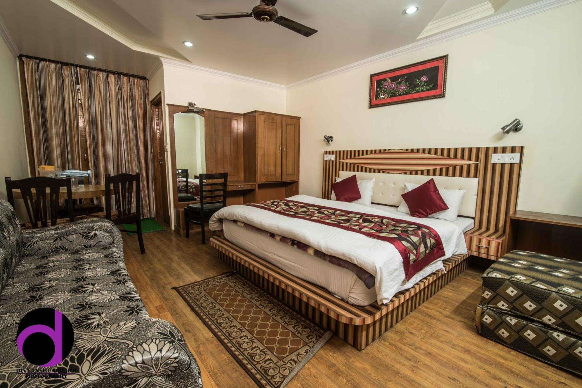 Moon Hotel Mallital, Near Nainital High Court Ngoại thất bức ảnh